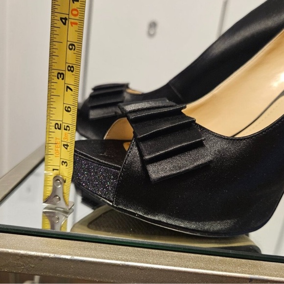 Enzo Angiolini Beautiful Black Satin Bow
Glitter Stiletto Platform Heels. size 8 - Picture 6 of 8